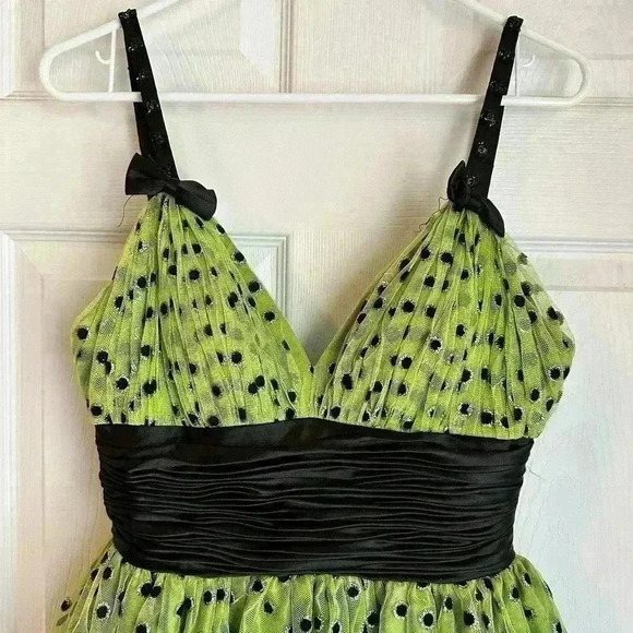 Mac Duggal Couture Lime Green/Black Cocktail Prom Dress Size 2 - Picture 2 of 6